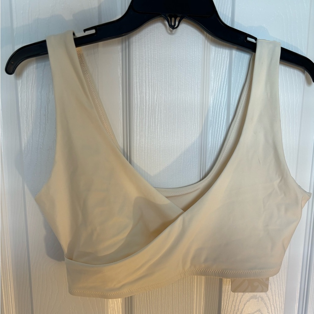 Fabletics Low-Impact Crossover Sports Bra Size Medium
